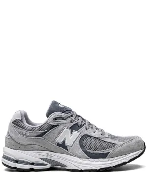 2002r sneakers