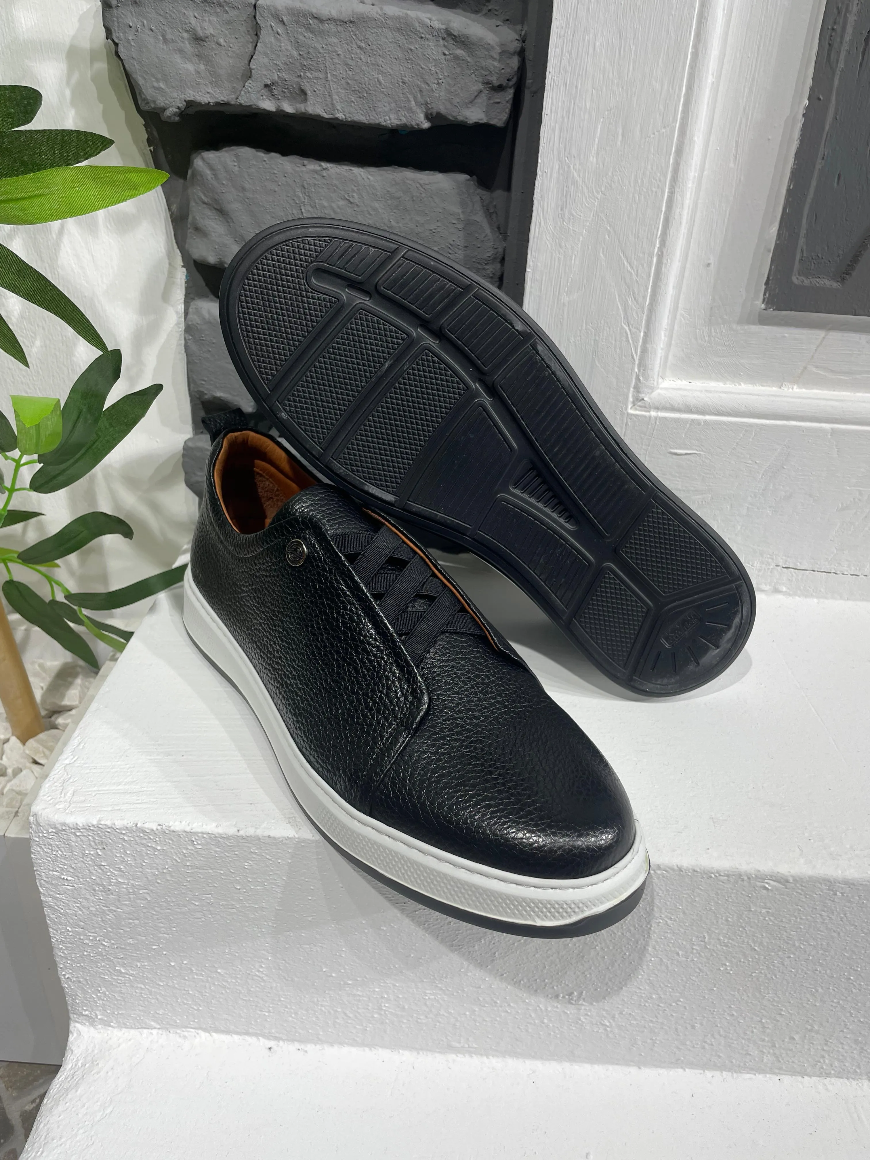 Black Laceless Slip-On Sneakers S003