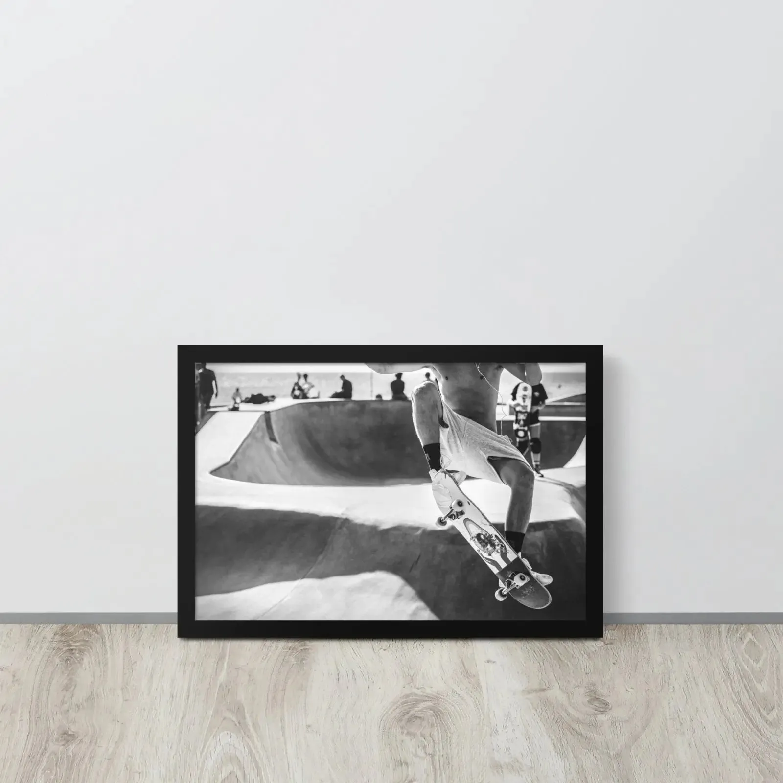 California Dreamin': A Skater's Paradise – Black & White Framed Poster