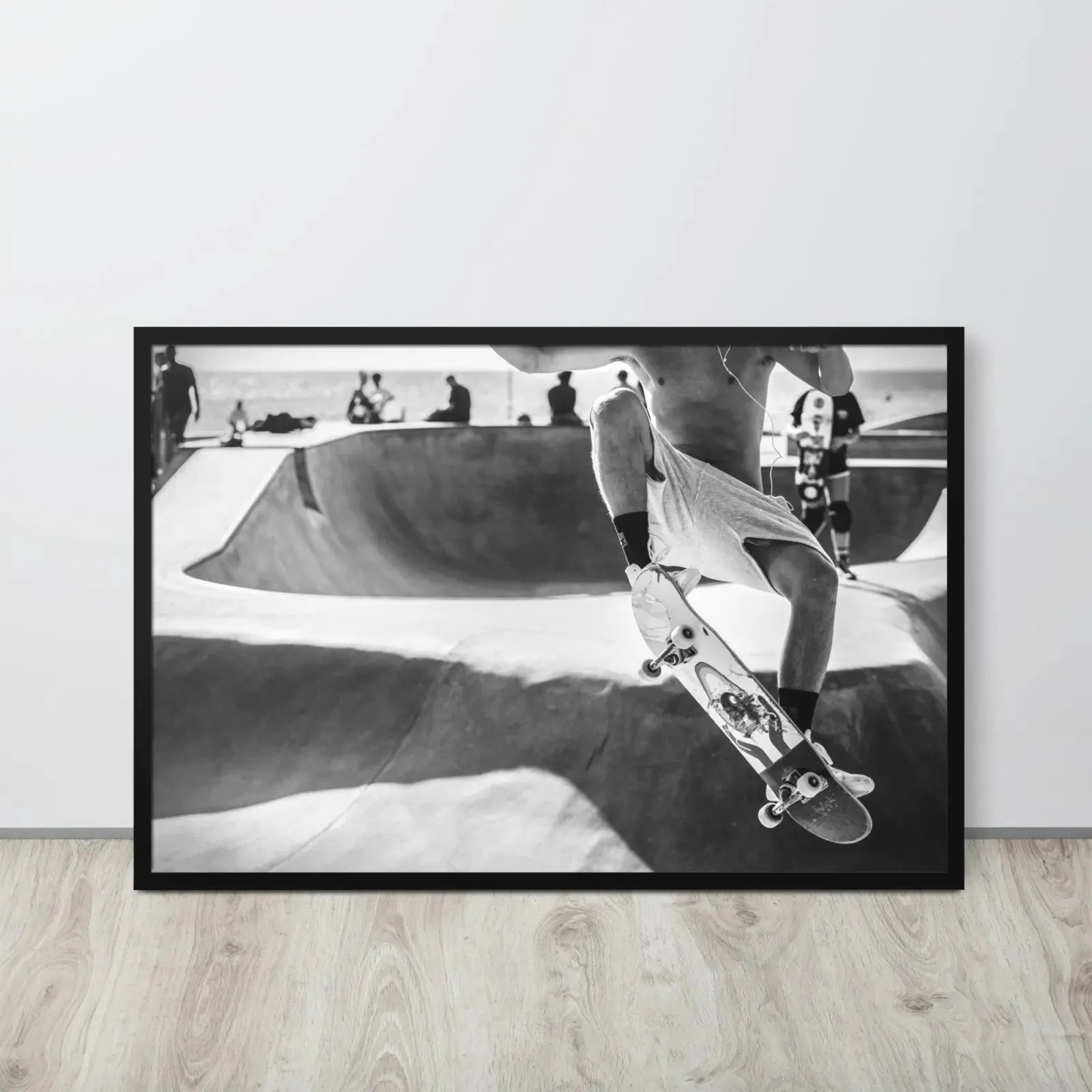 California Dreamin': A Skater's Paradise – Black & White Framed Poster
