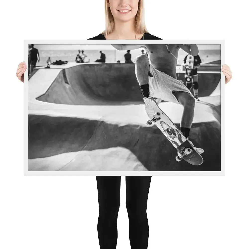 California Dreamin': A Skater's Paradise – Black & White Framed Poster