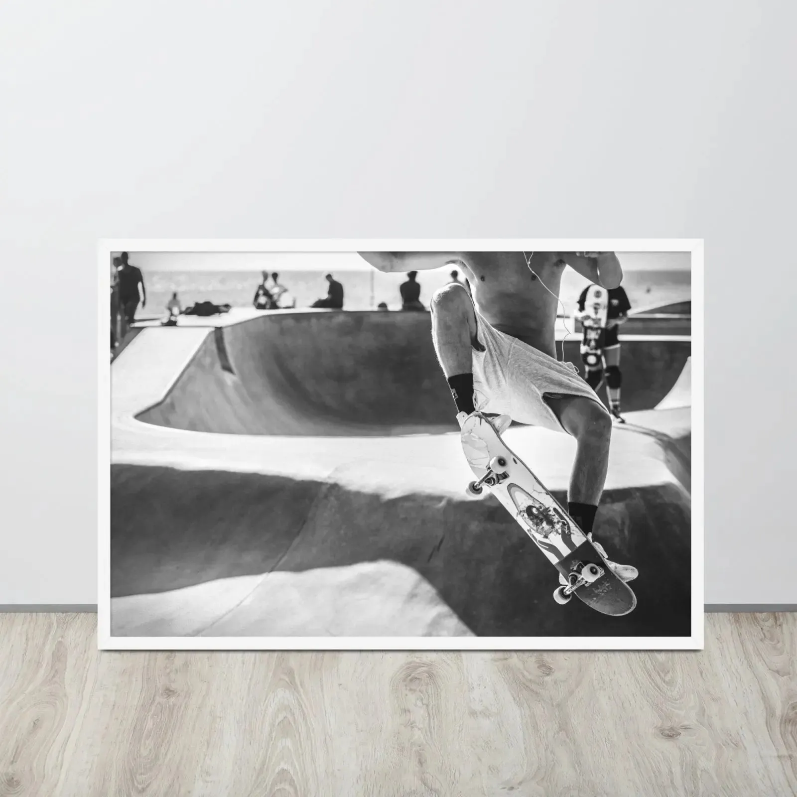 California Dreamin': A Skater's Paradise – Black & White Framed Poster