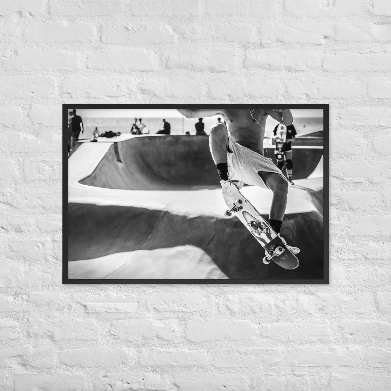 California Dreamin': A Skater's Paradise – Black & White Framed Poster