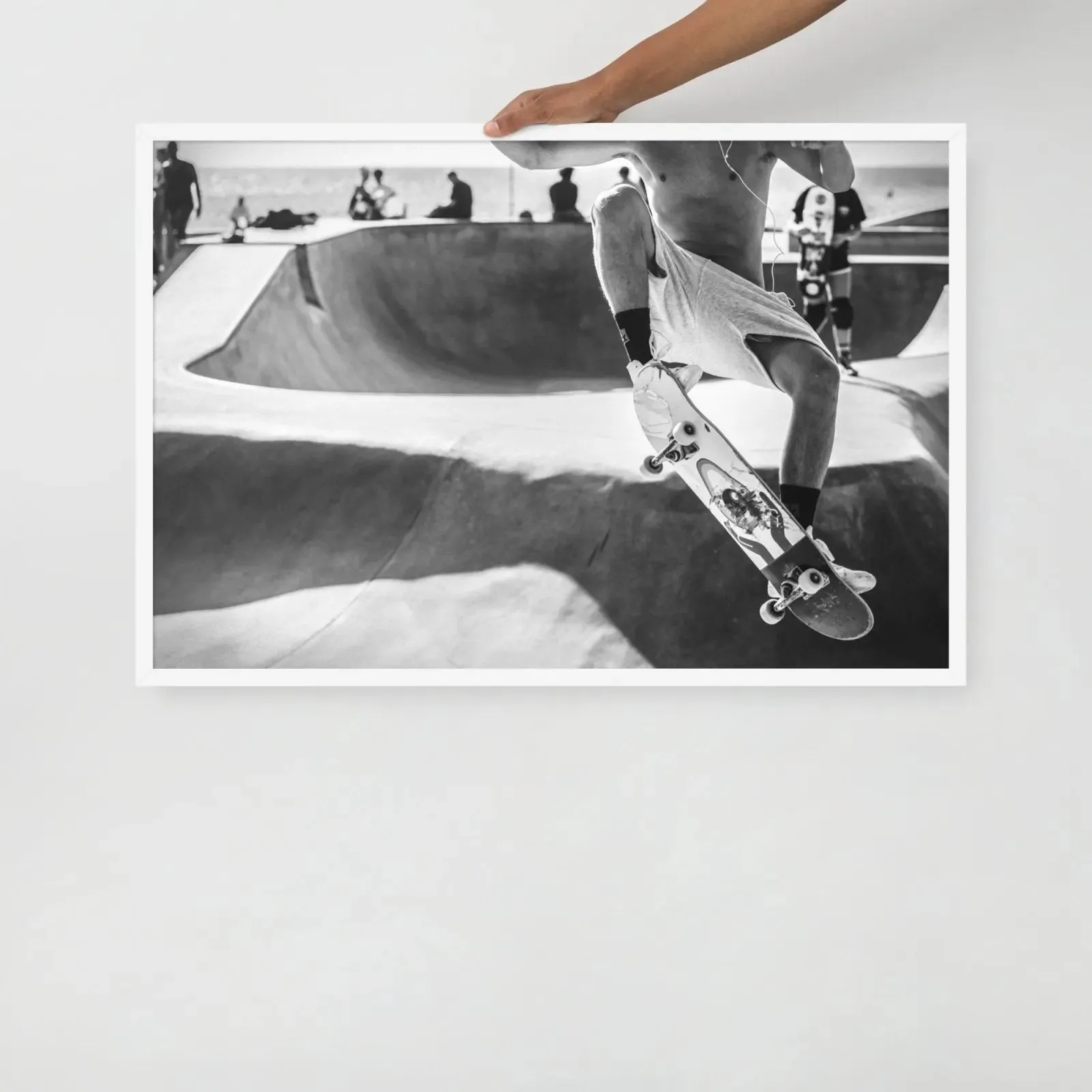 California Dreamin': A Skater's Paradise – Black & White Framed Poster
