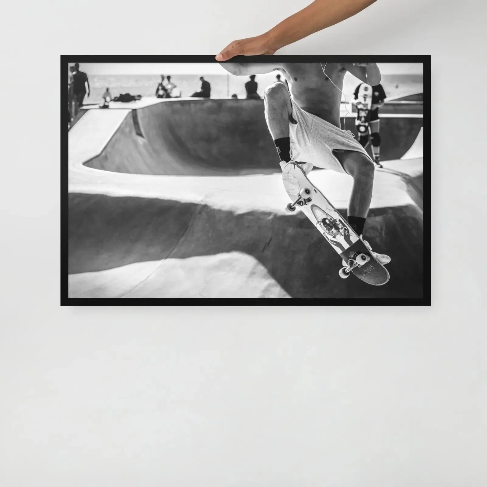 California Dreamin': A Skater's Paradise – Black & White Framed Poster