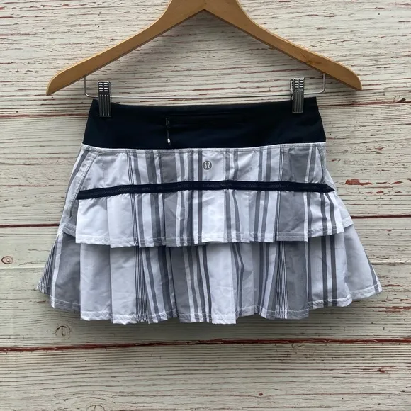 Lululemon Run: Pace Setter Skirt in Groovy Stripe Nimbus / Black Sz 2 Regular