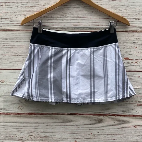 Lululemon Run: Pace Setter Skirt in Groovy Stripe Nimbus / Black Sz 2 Regular