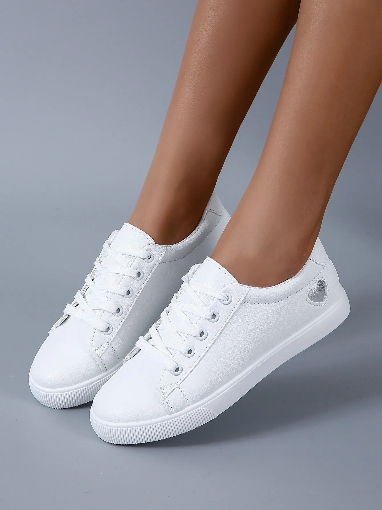 Metallic Heart Decor Skate Shoes - white