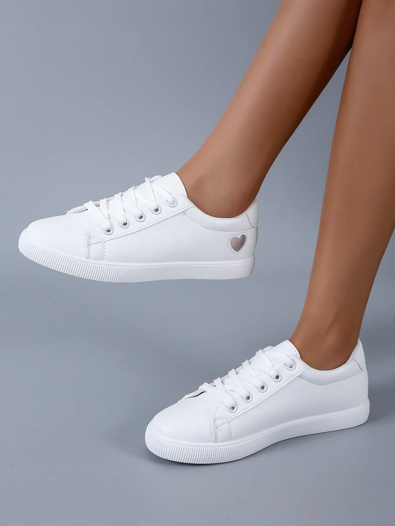 Metallic Heart Decor Skate Shoes - white