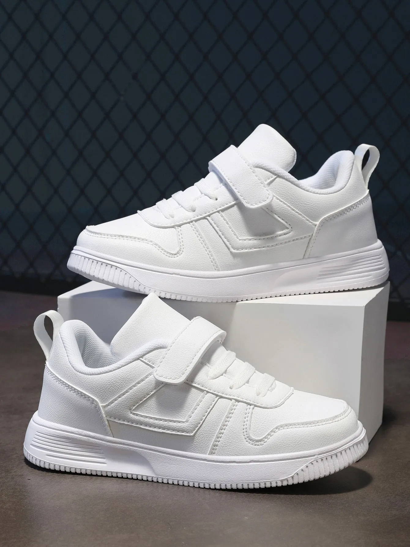 Minimalist Hook-and-loop Fastener Strap Skate Shoes