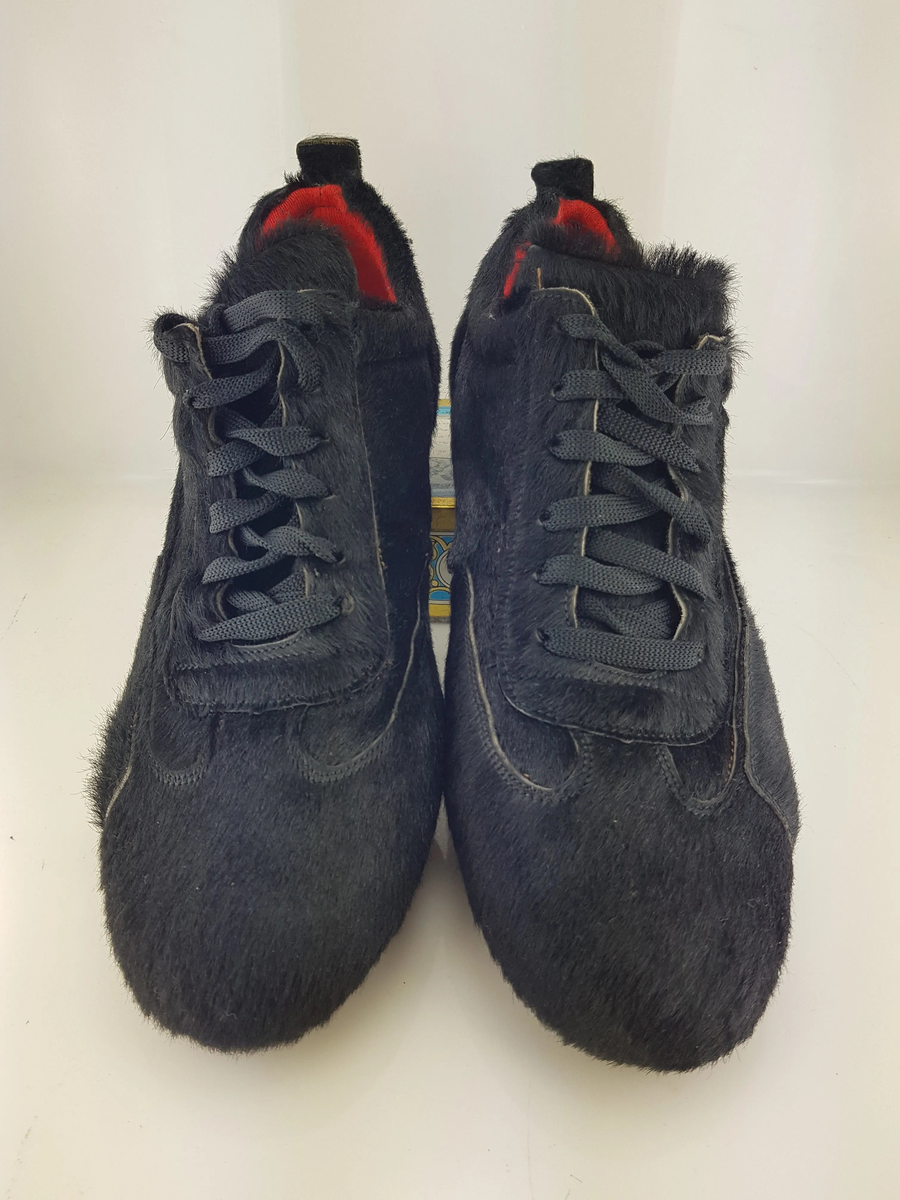 Running style shoe