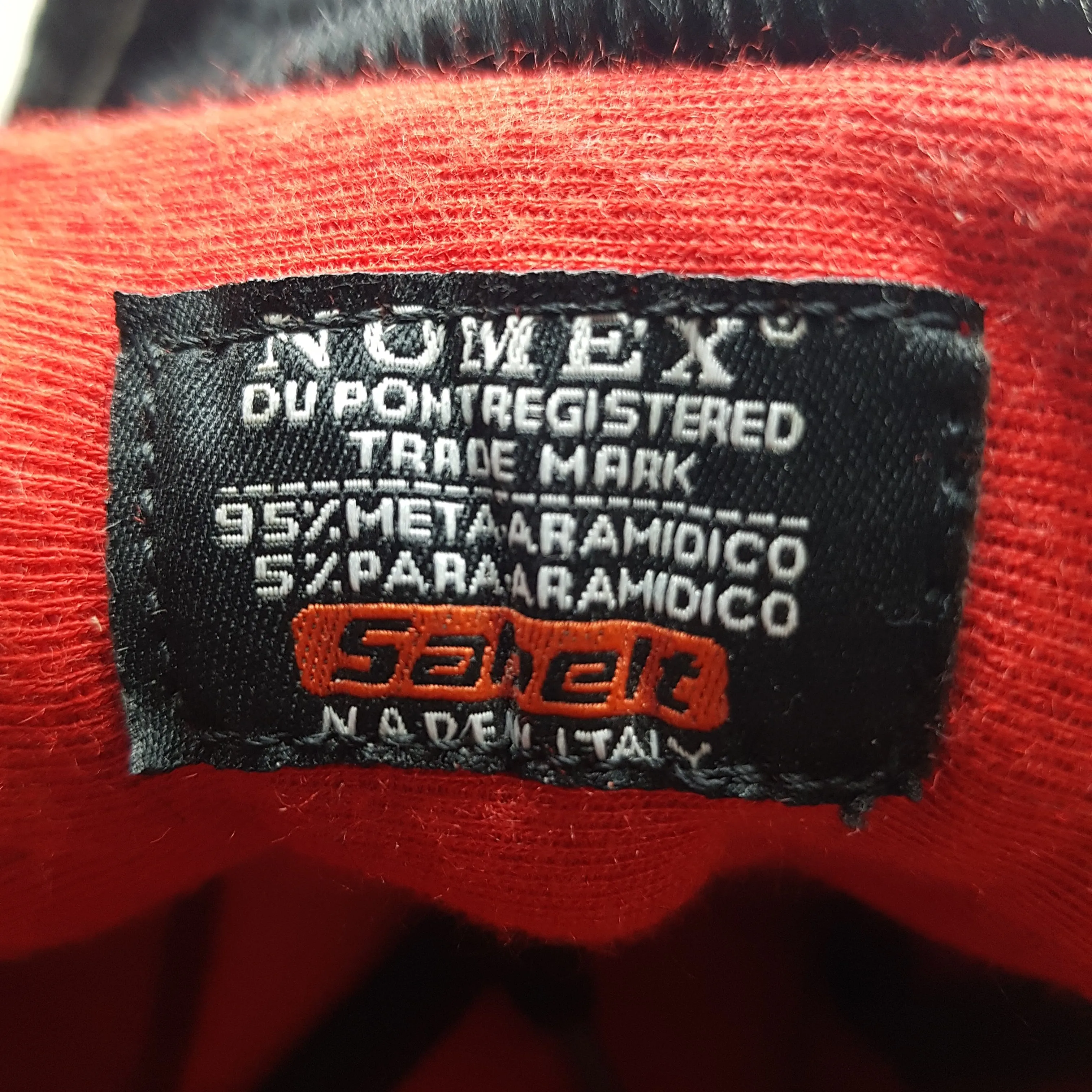 Running style shoe