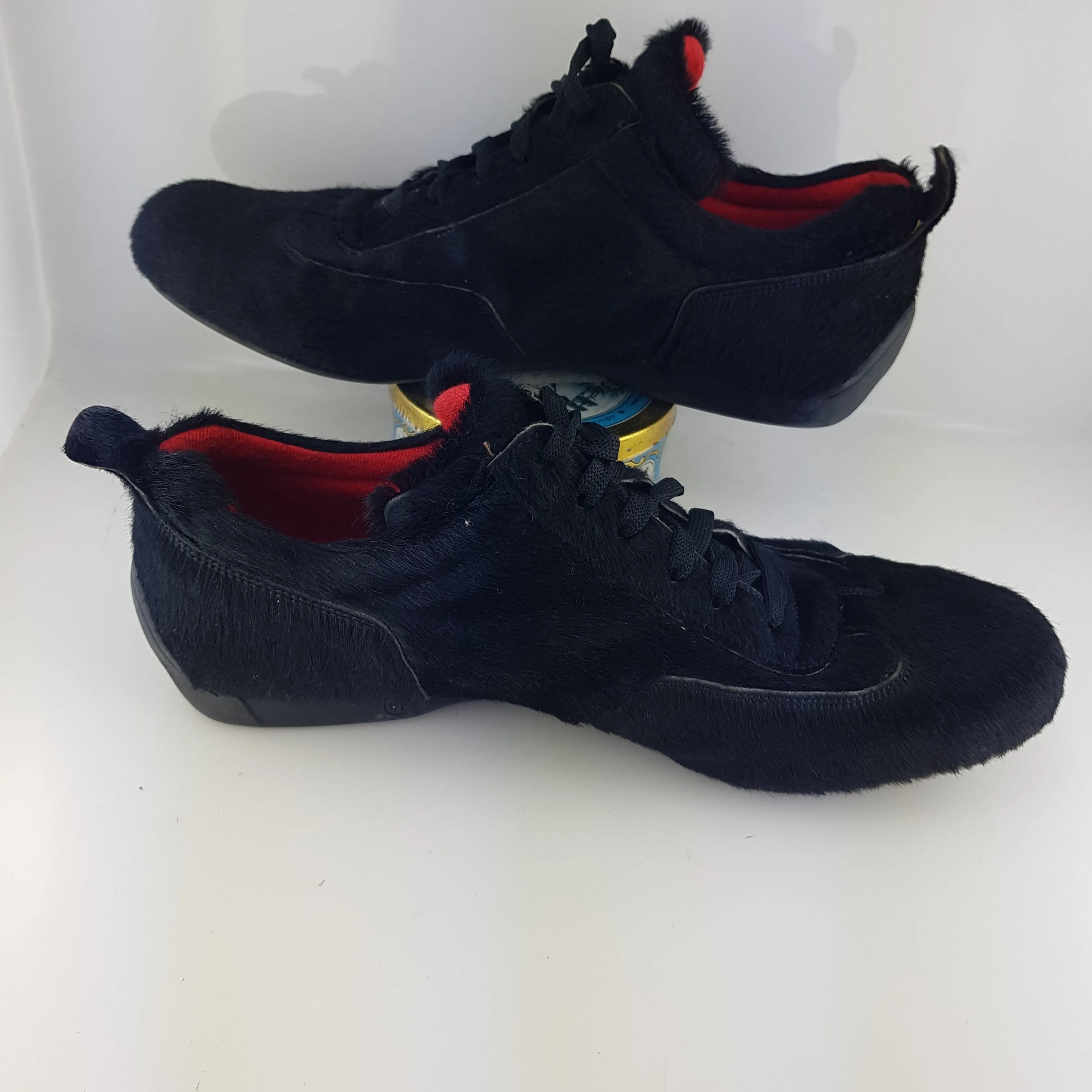 Running style shoe