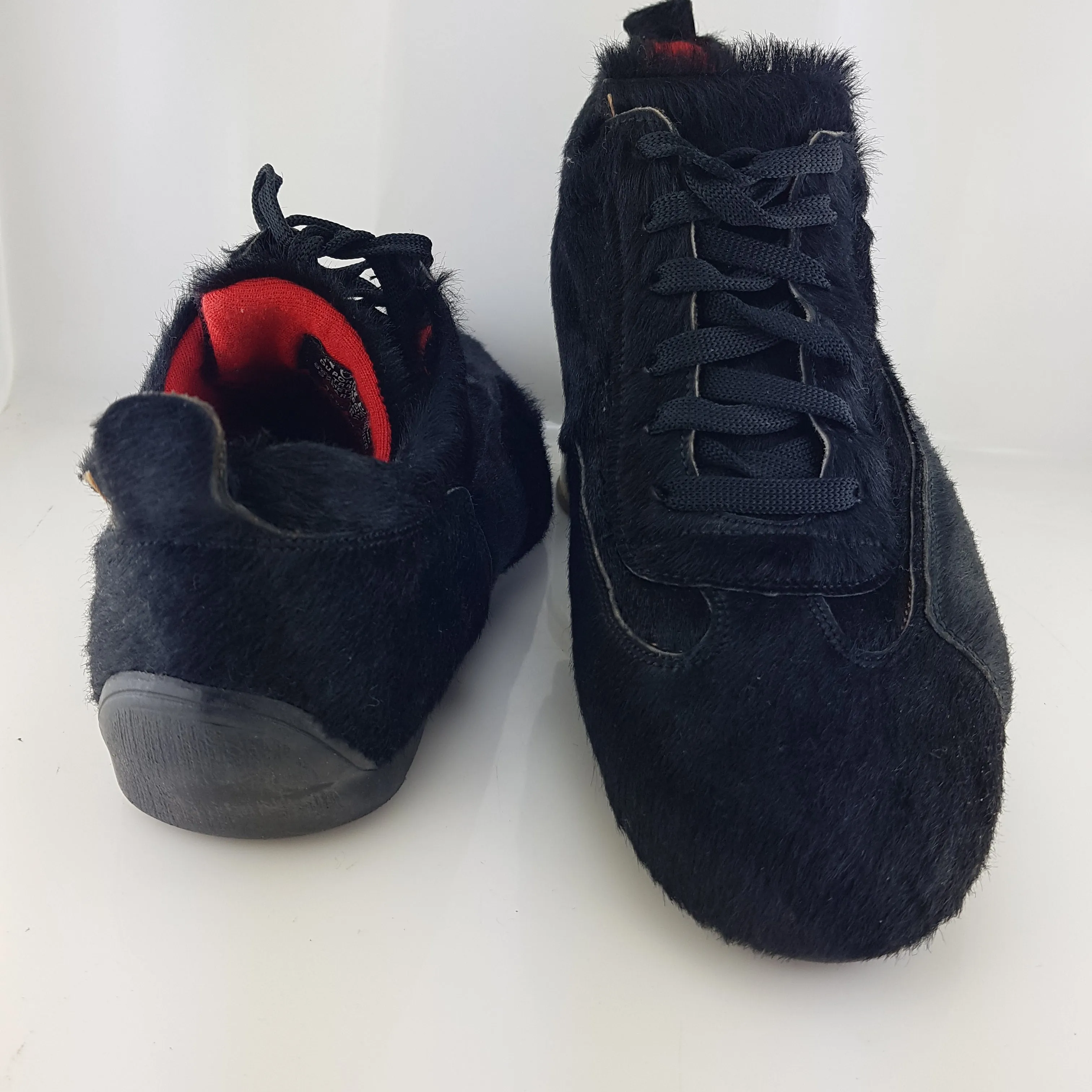 Running style shoe