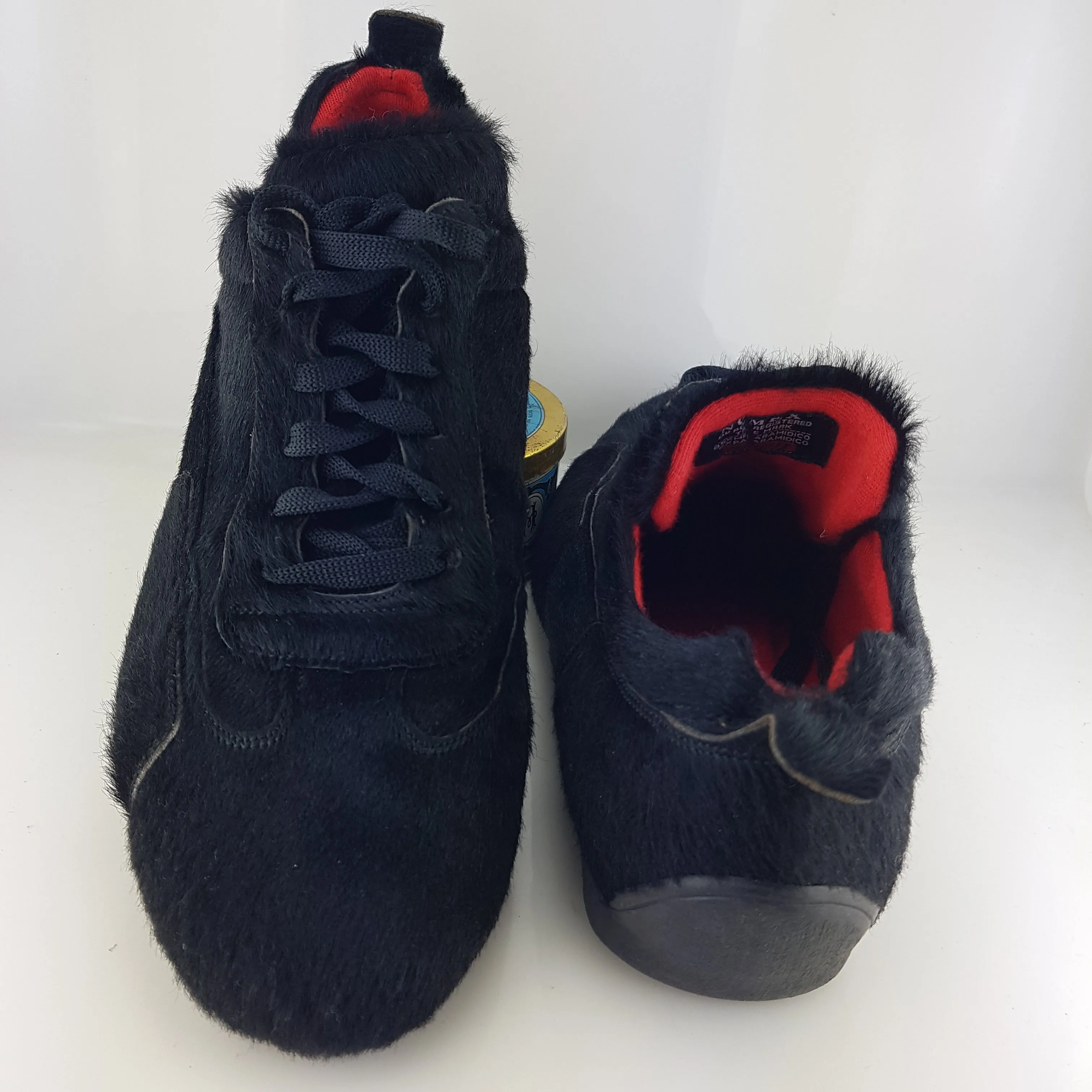Running style shoe