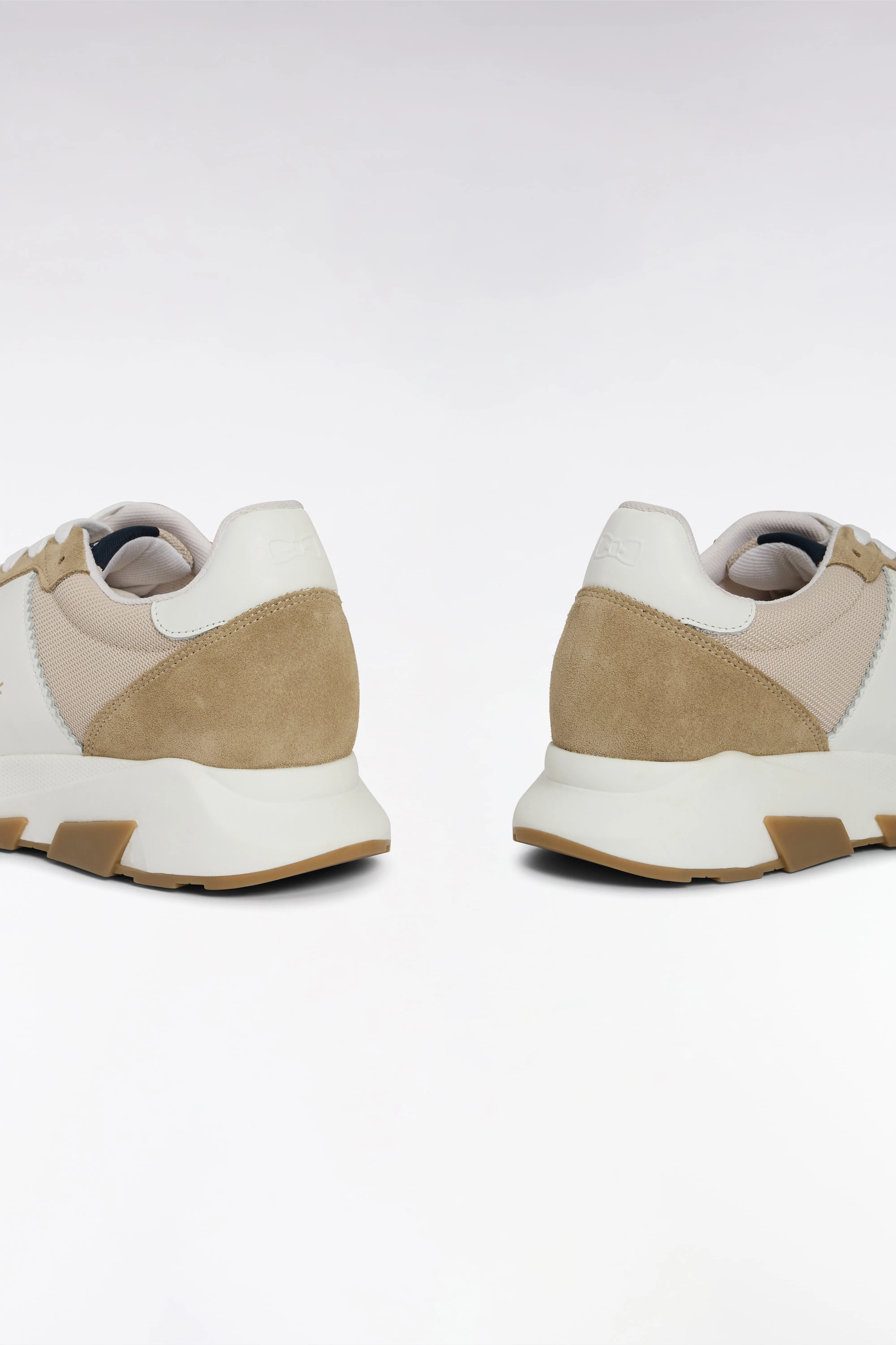 Sneakers multimatières en cuir beiges