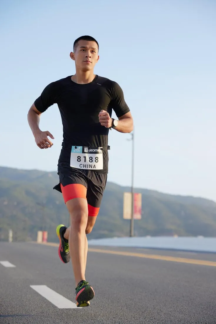 T-shirt de running sans couture homme - kiprun run 500 confort skin noir