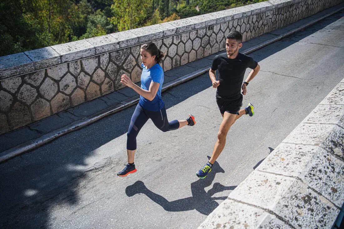 T-SHIRT RUNNING HOMME RESPIRANT KIPRUN SKINCARE