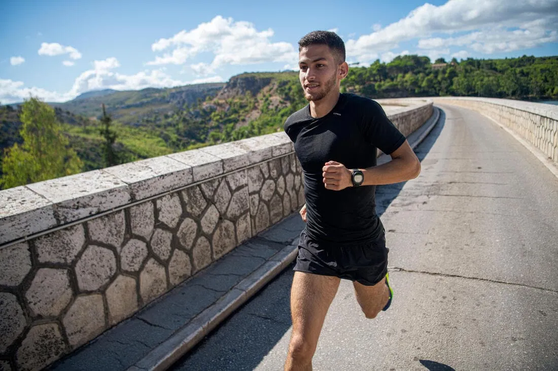 T-SHIRT RUNNING HOMME RESPIRANT KIPRUN SKINCARE