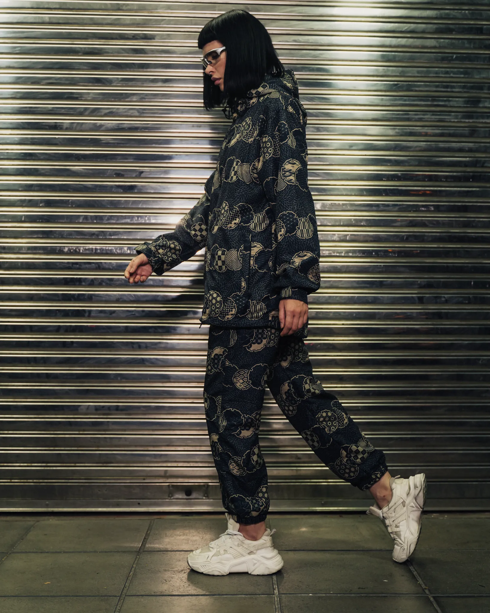 [UNISEX] NISSACO X LOCO MOSQUITO CUFFED SPORTSWEAR TROUSERS