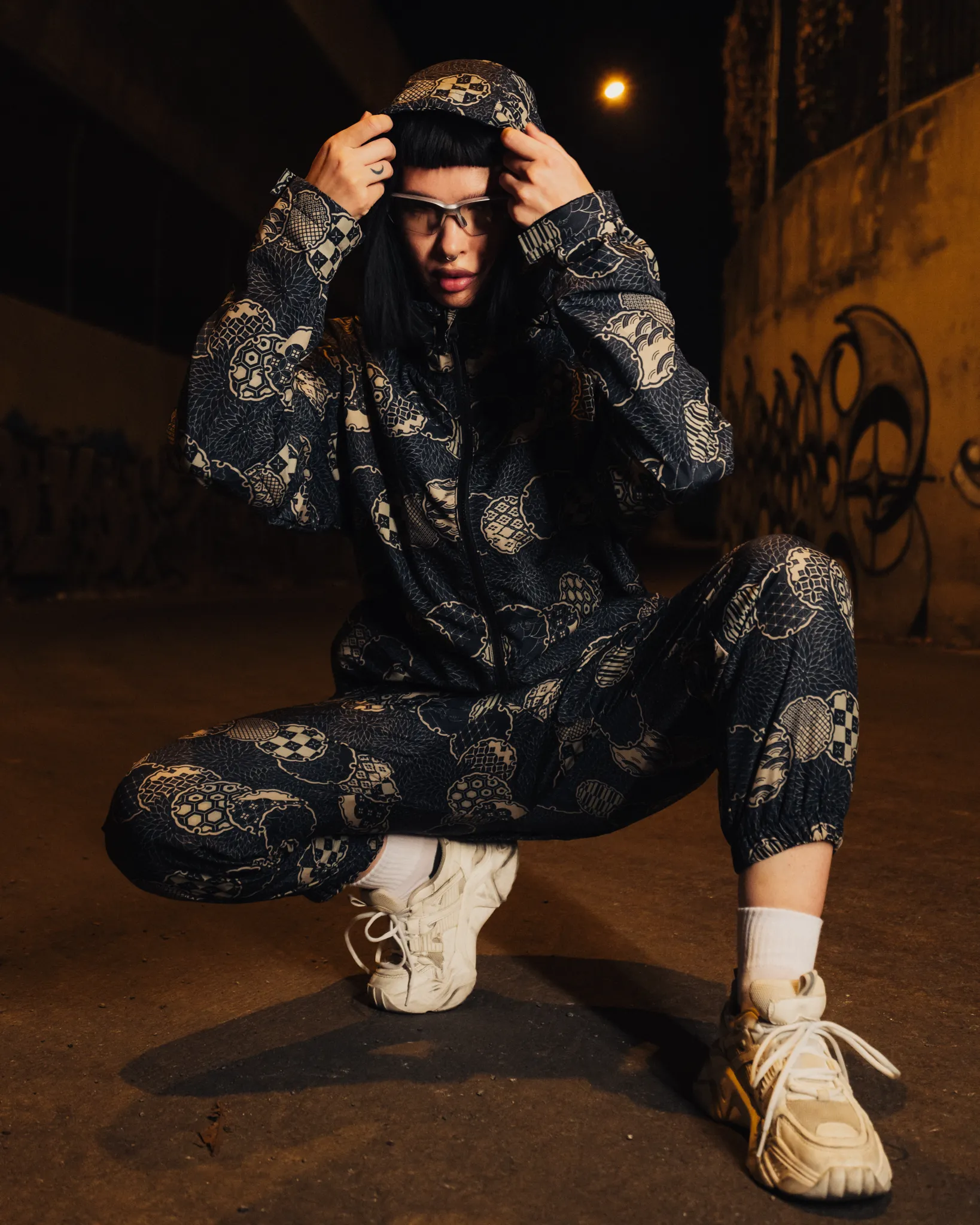 [UNISEX] NISSACO X LOCO MOSQUITO CUFFED SPORTSWEAR TROUSERS