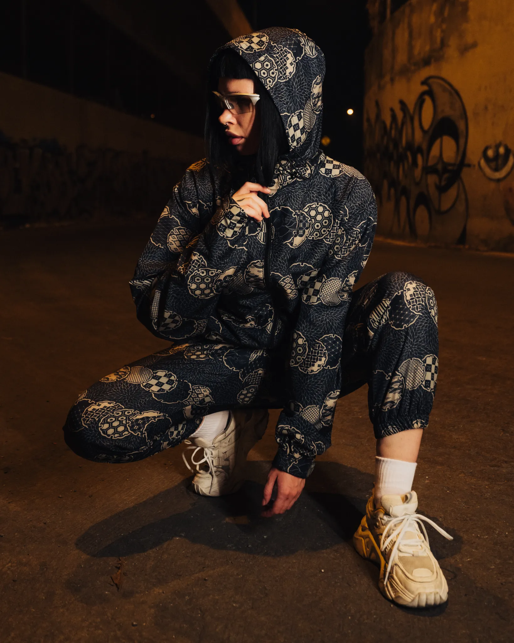 [UNISEX] NISSACO X LOCO MOSQUITO CUFFED SPORTSWEAR TROUSERS