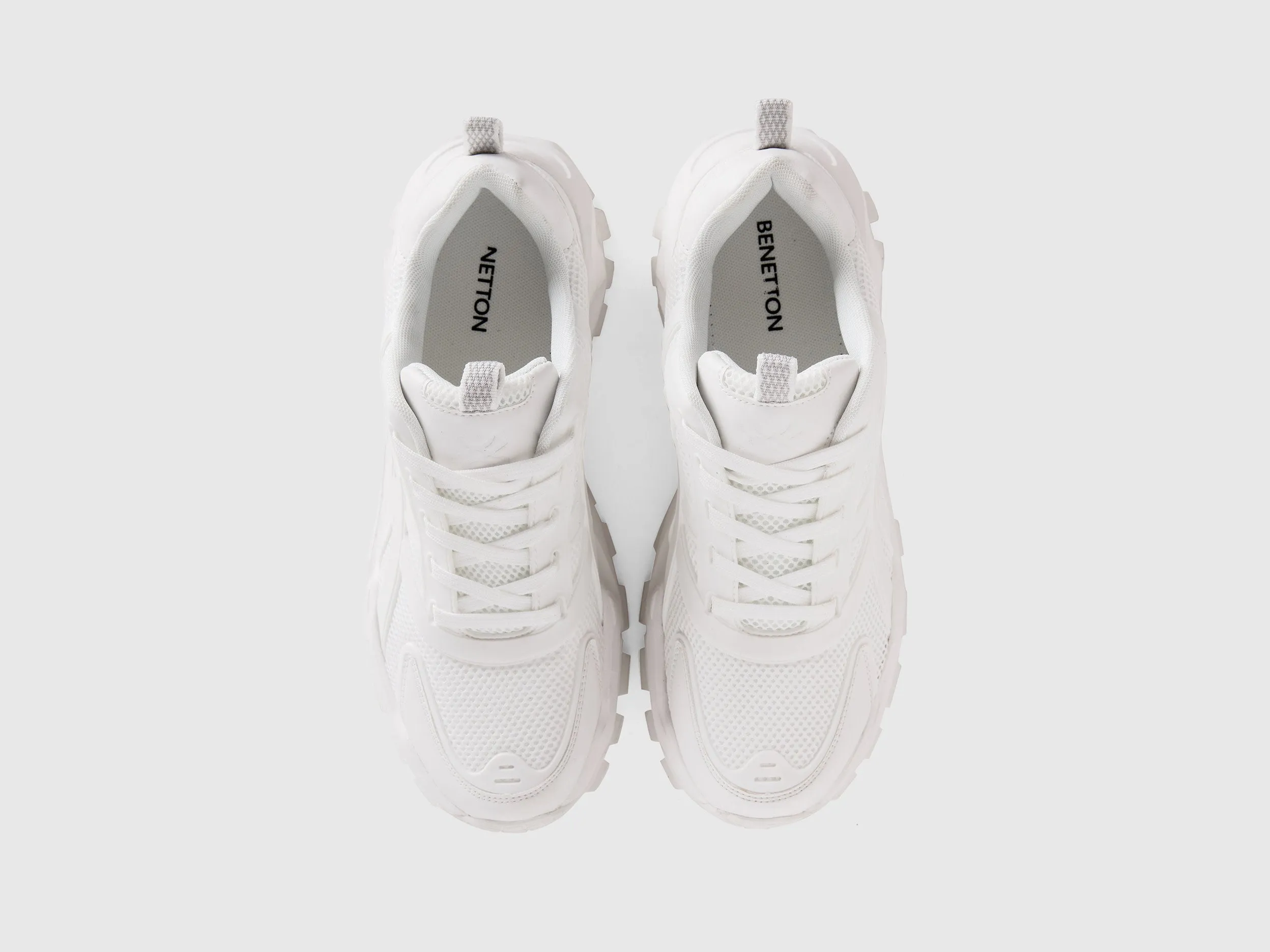 WHITE RUNNING SNEAKERS