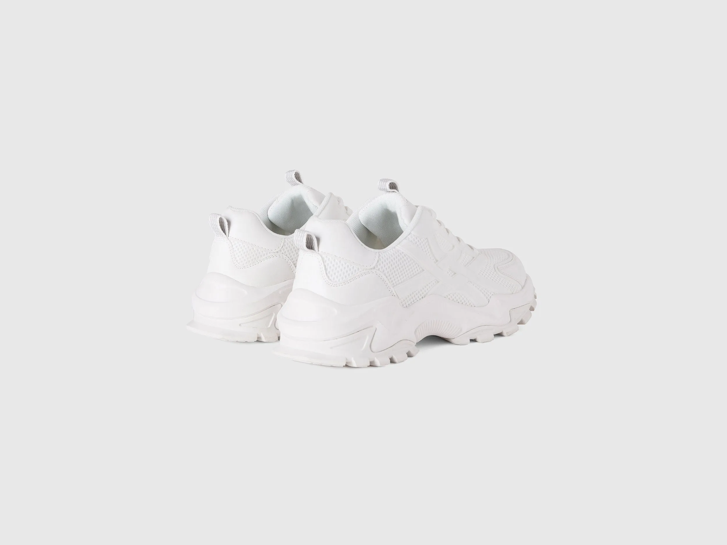 WHITE RUNNING SNEAKERS