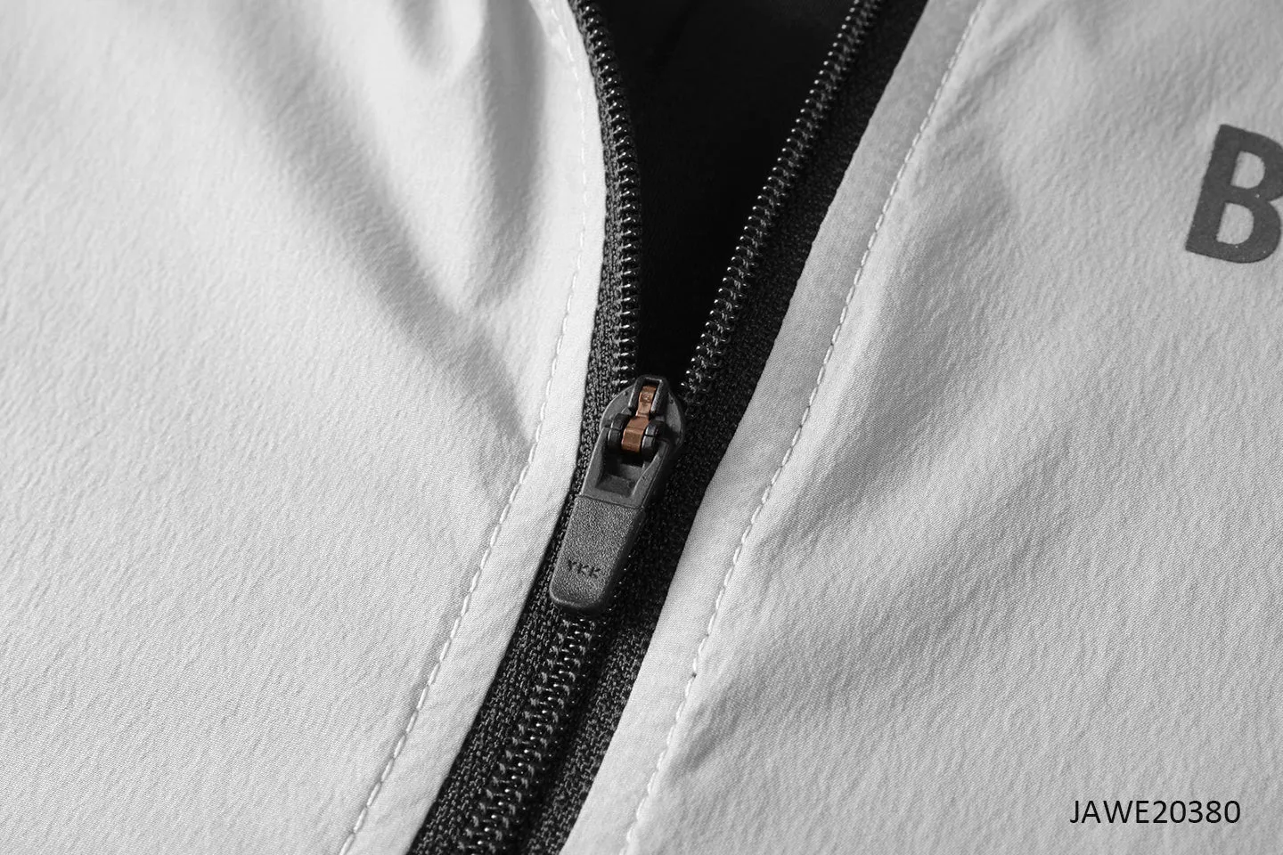 WOMEN'S LIGHTWEIGHT WIND JACKET JAWE20380