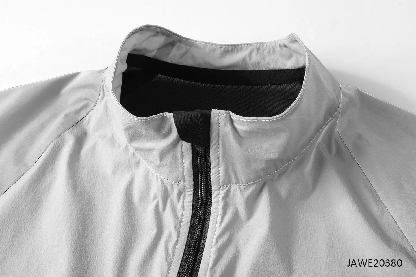 WOMEN'S LIGHTWEIGHT WIND JACKET JAWE20380